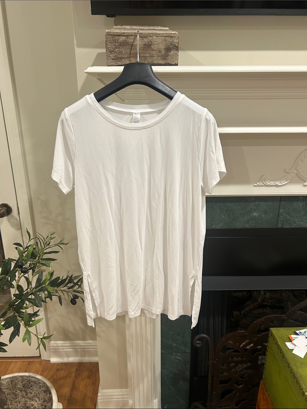 SPANX White Short Sleeve Crew Neck Tee - Classic Fit